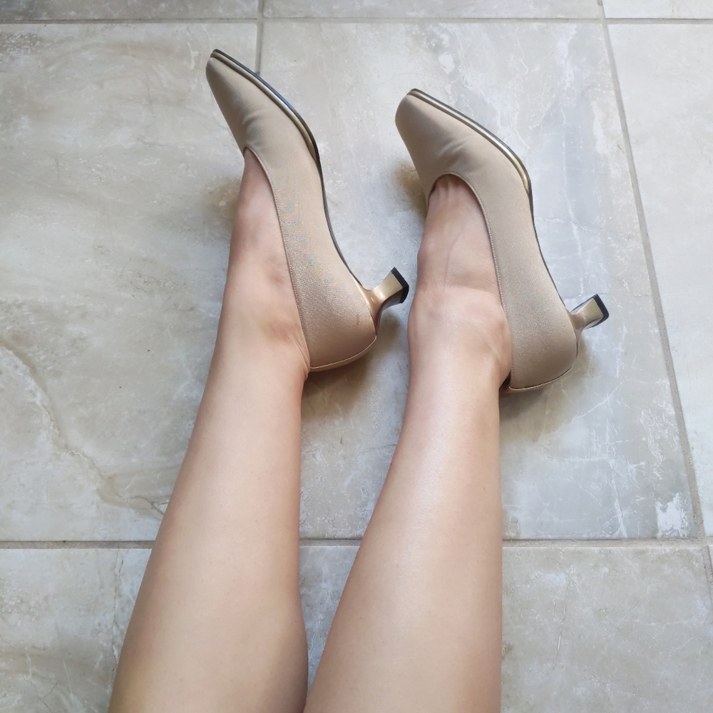 Stuart Weitzman Neutral Tab Kitten Heel Square Front Ballet Dress Shoes 8